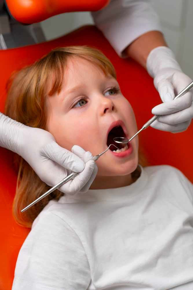 فحص أسنان الأطفال في Mint Dental Care